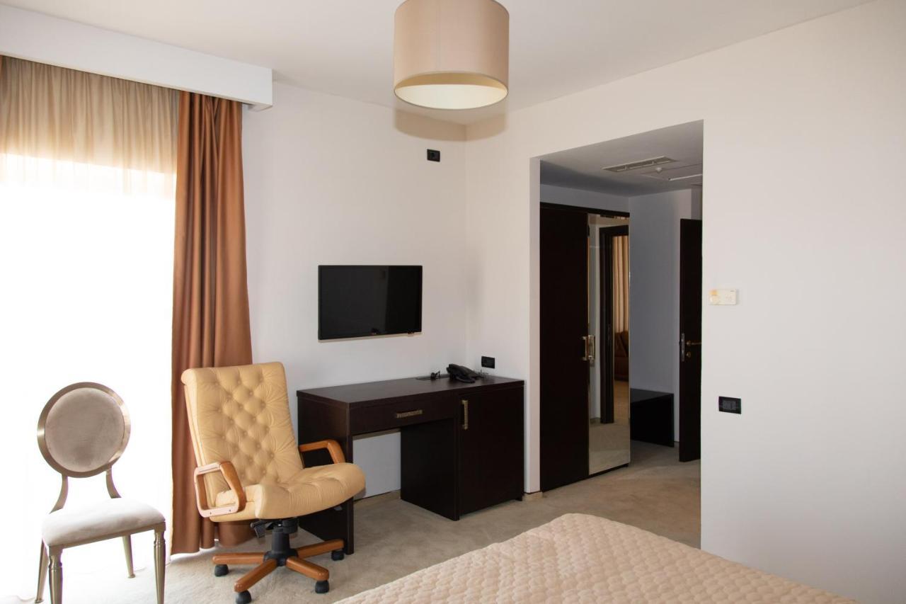 Hotel Palace Severin 드로베타 투르누 세베린 외부 사진